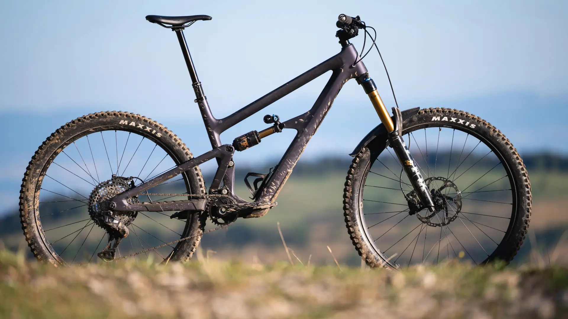 Ibis Ripmo V3 im HD-Setup auf einem Trail in Bernex